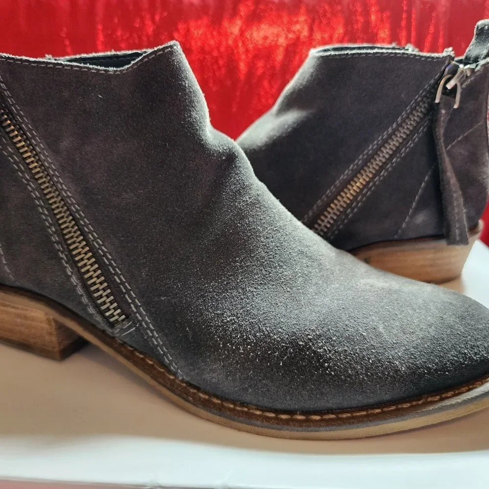 Used Gray Dolce Vita Sibil Size 7.5 Suede Ankle Boots‎